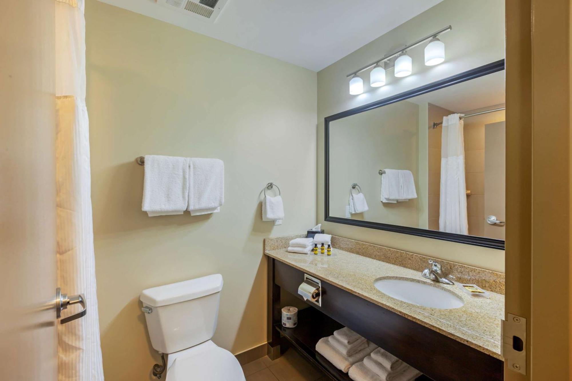 Best Western Plus Walkerton Hotel & Conference Centre Екстер'єр фото