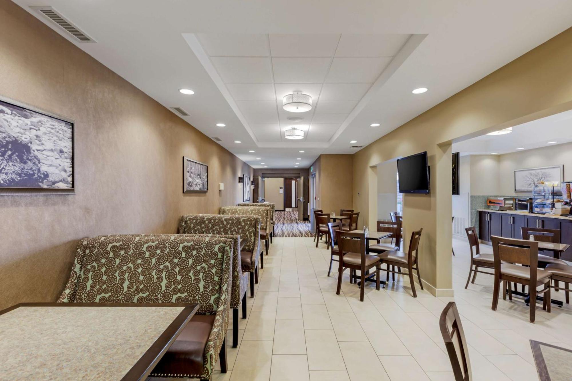 Best Western Plus Walkerton Hotel & Conference Centre Екстер'єр фото