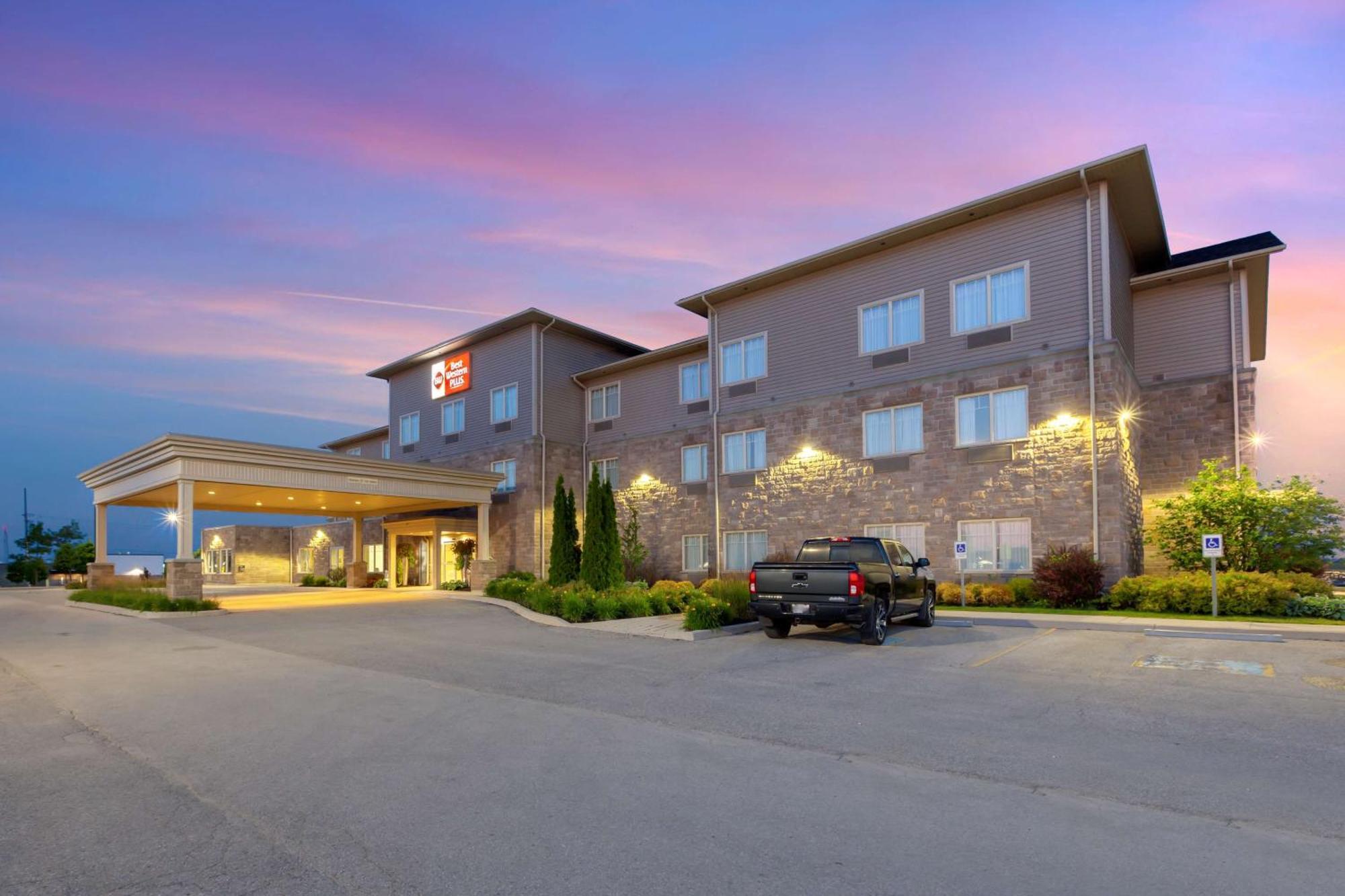 Best Western Plus Walkerton Hotel & Conference Centre Екстер'єр фото